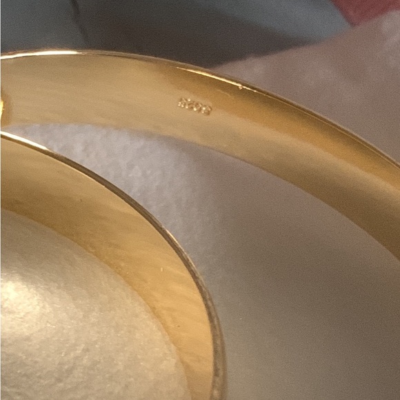 Gold hoop earrings - Picture 3 of 3